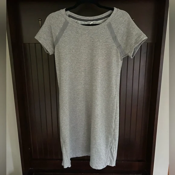 ATHLETA Gray Short Sleeve Crew Neck T-Shirt Athletic Dress Athleisure Preppy | M - Picture 2 of 16